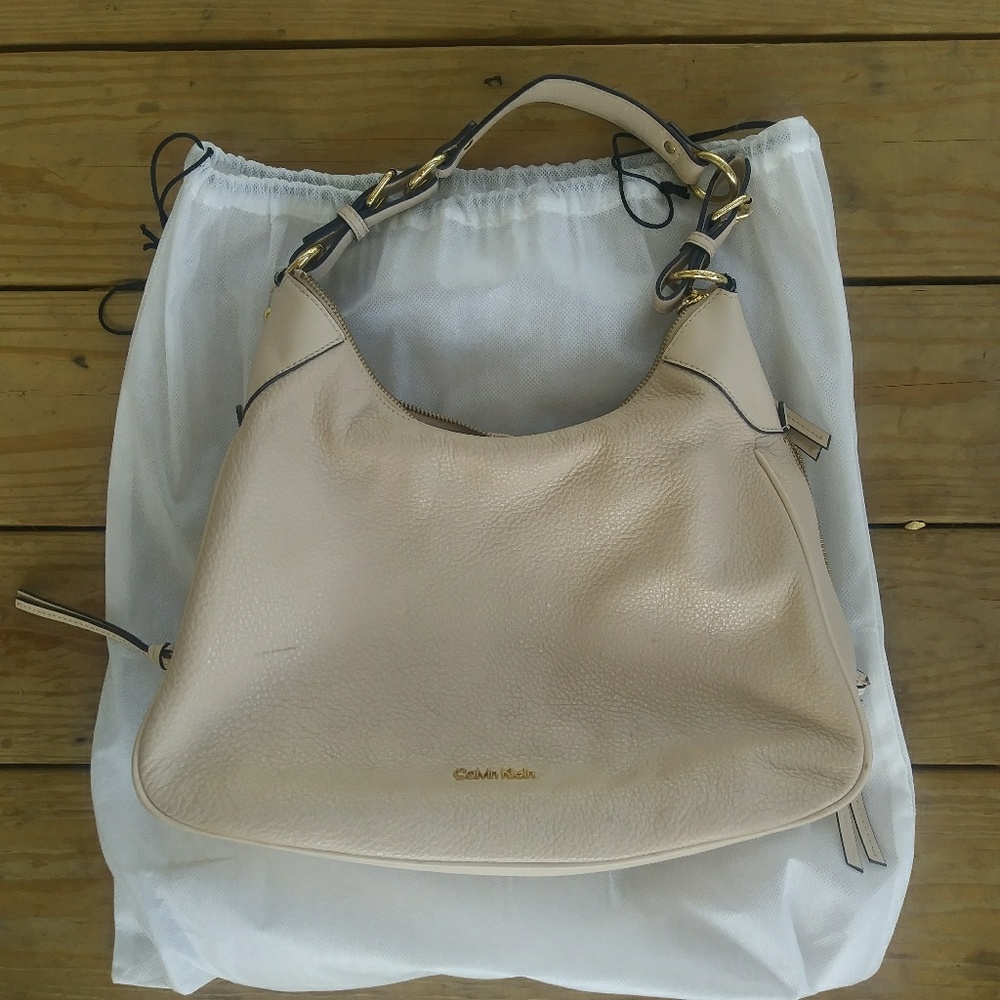 Calvin Klein cream color leather purse w dust bag